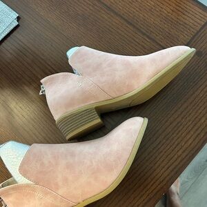 Ladies Pink booties